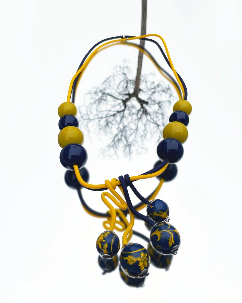 Collana blu gialla